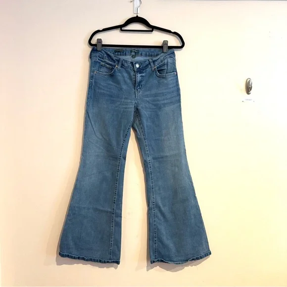 Size 12 Wild Fable High Rise Flare Jeans Like New, Retro Y2K Vibes, Curvy - Picture 1 of 8